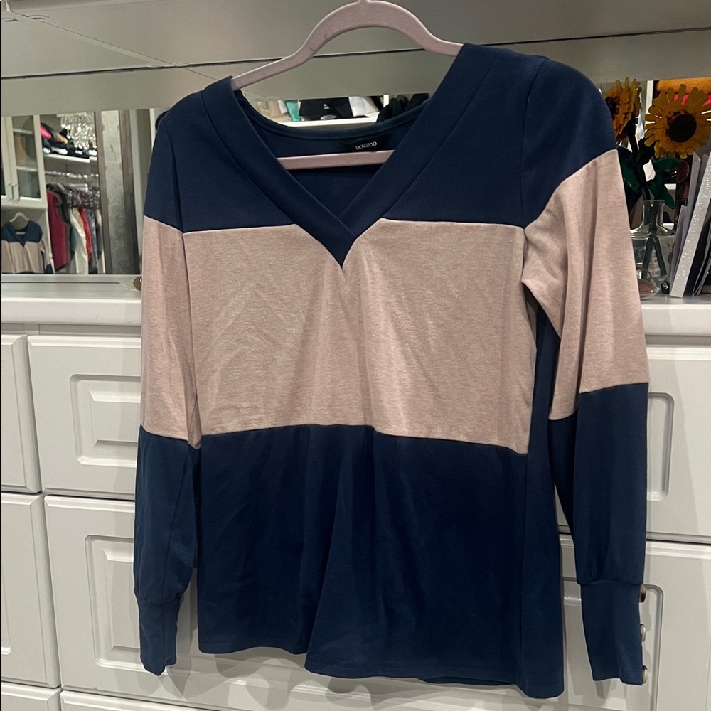 Vince Camuto Navy and Cream Long Sleeve Top